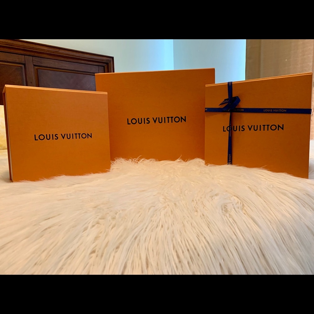 Large Authentic Louis Vuitton Box w/white Ribbon